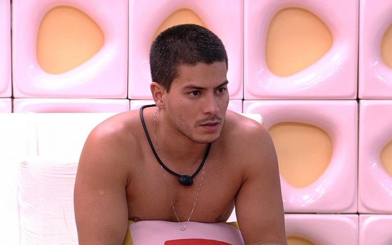 No BBB 22, Arthur Aguiar pergunta a Gustavo sobre Paredão: