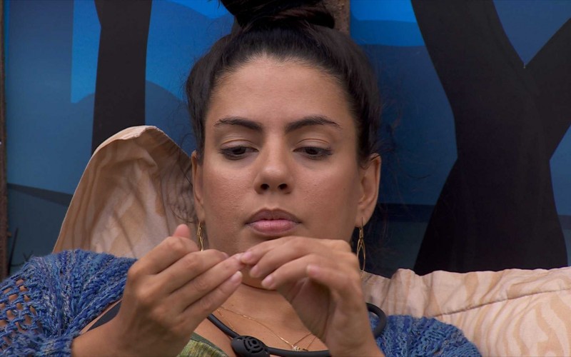 No BBB 24, Fernanda elogia brother e diz que, com óculos, ele fica com cara de