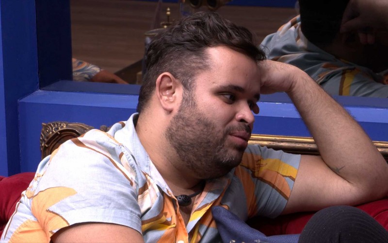 No BBB 24, Michel revela jogo para sisters e afirma: