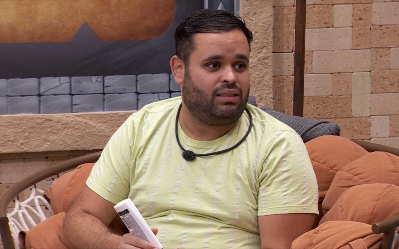 No BBB 24, Raquele tenta iniciar assunto sobre Isabelle e Michel corta: