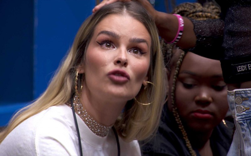 No BBB 24, Yasmin chora e discute com Matteus após pedido de