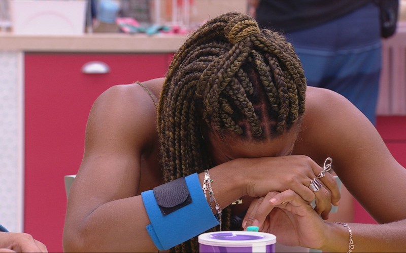 No BBB 25, Aline chora e é consolada ao falar de Gracyanne: