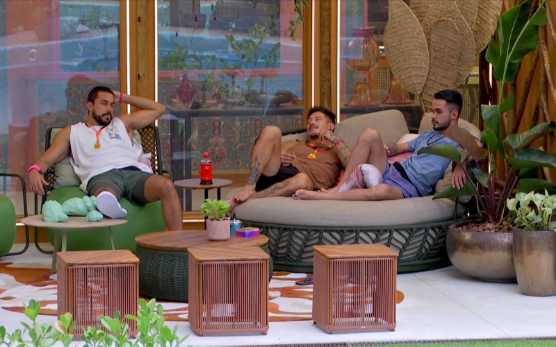 No BBB 25, João Pedro questiona Maike sobre Giovanna: