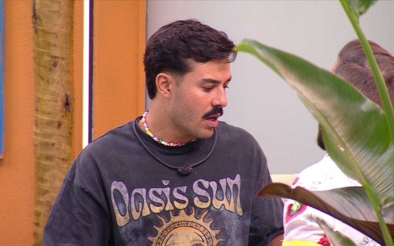 No BBB 25, Mateus se desculpa com Diego Hypolito: