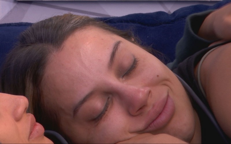 No BBB 25, Renata chora e é consolada por Eva e João Pedro:
