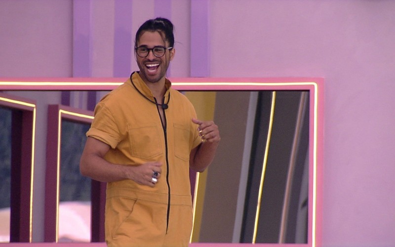 No BBB Dia 101, Luciano é o primeiro a voltar para a casa mais vigiada