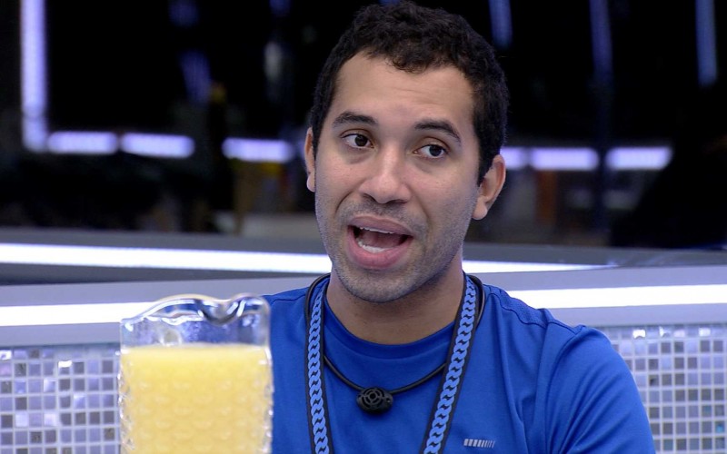 No BBB21, Gilberto relembra Sarah e comenta: