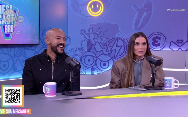 No Mesacast BBB, Deborah Secco imita Beatriz e elogia beleza de Davi: