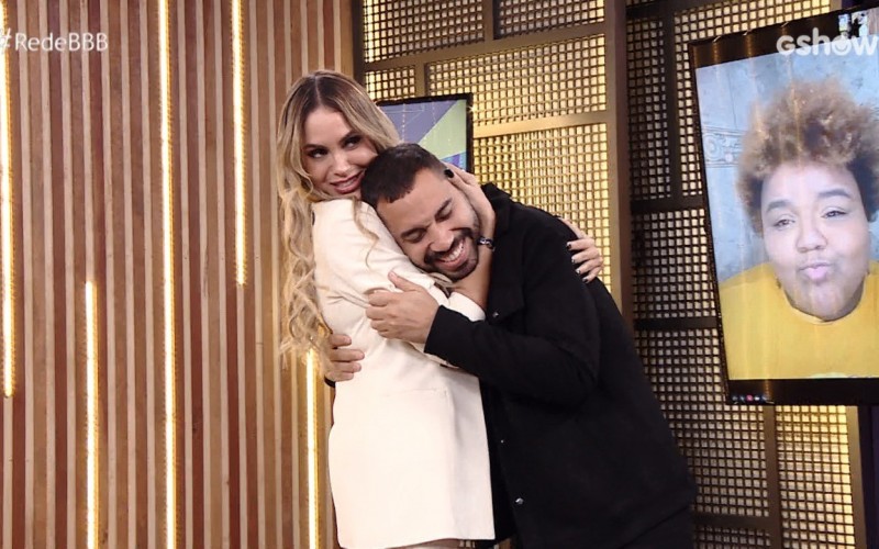 No Prêmio #RedeBBB 2021, Gilberto fala sobre amizade com Sarah: