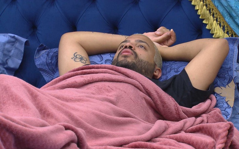 No Quarto do Líder do BBB21, Projota opina sobre Fiuk: