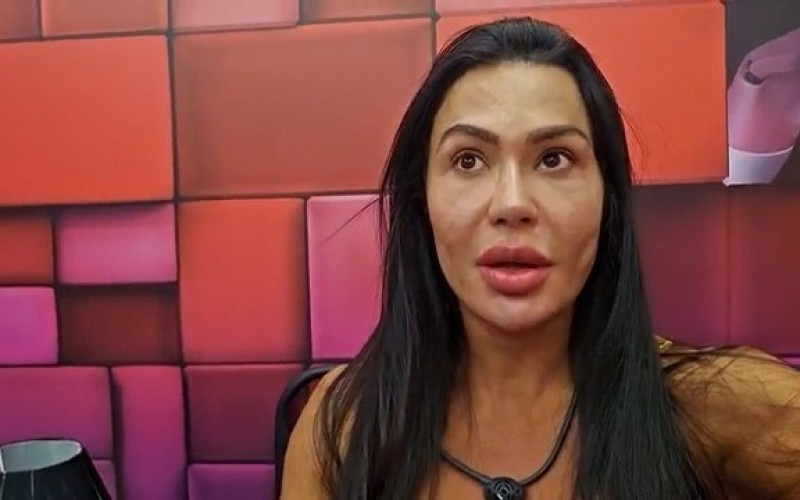 No Raio-X, Gracyanne Barbosa agradece ida ao Quarto Secreto: