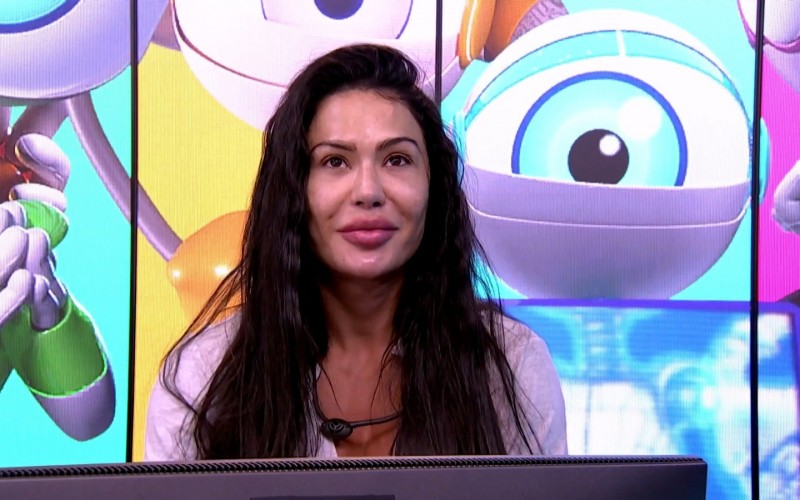 No Raio-X, Gracyanne desabafa sobre retorno de Renata: