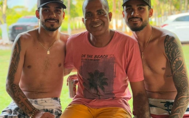 Pai de João Gabriel opina sobre beijo do brother com Thamiris:
