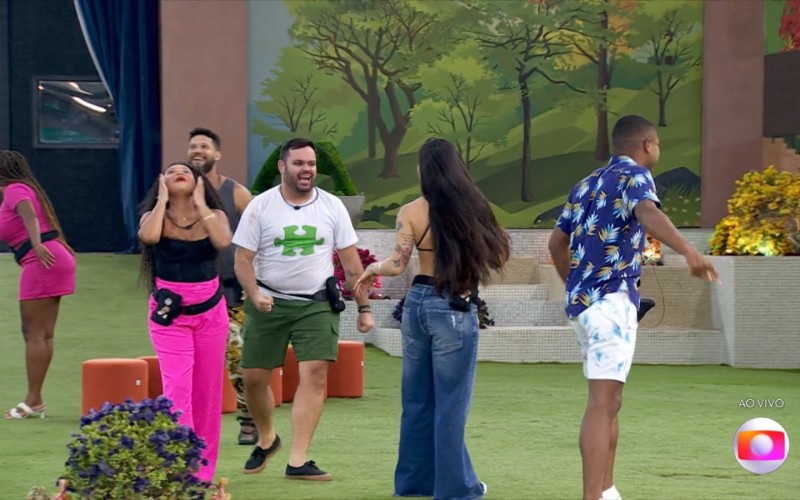 Participantes escolhidos pelo público e pelos brothers e sisters entram na casa do BBB 24; veja reação