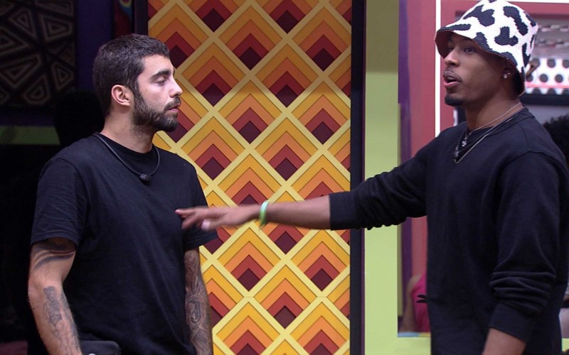 Paulo André pergunta a Pedro Scooby por que namoro com Anitta não deu certo