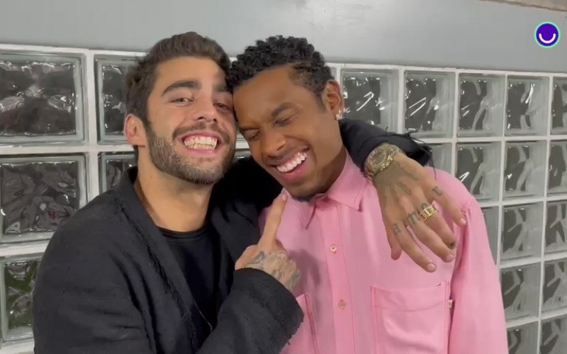 Pedro Scooby convida Paulo André para ser padrinho de seu casamento com Cintia Dicker; veja vídeo da dupla