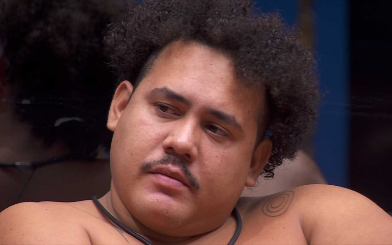 Pensativo, Lucas Henrique fala: