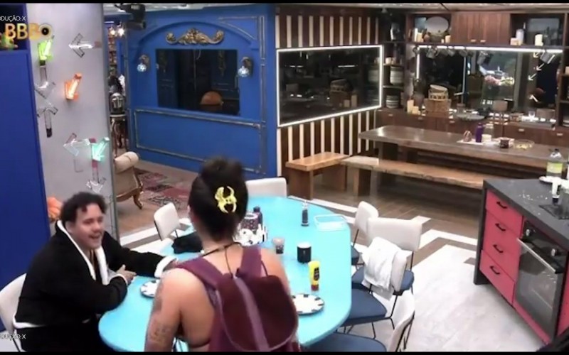 Por que Giovanna está andando com mochila nas costas dentro da casa do BBB 24? Internautas especulam na web