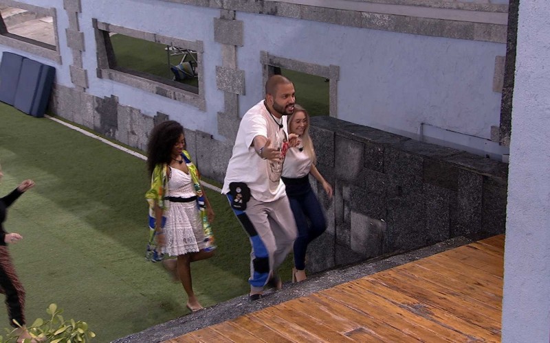 Projota brinca com Carla Diaz sobre liberação do Quarto do Líder do BBB21: ‘Venha, rainha’