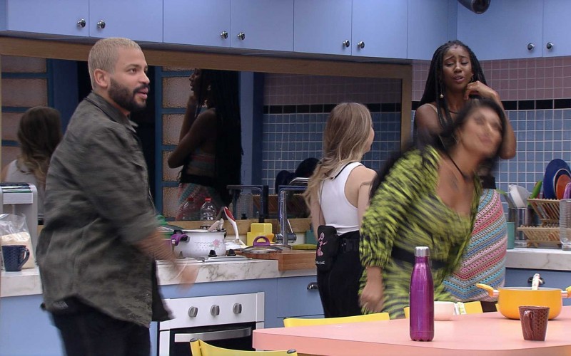 Projota brinca com Juliette após Jogo da Discórdia e faz dancinha: