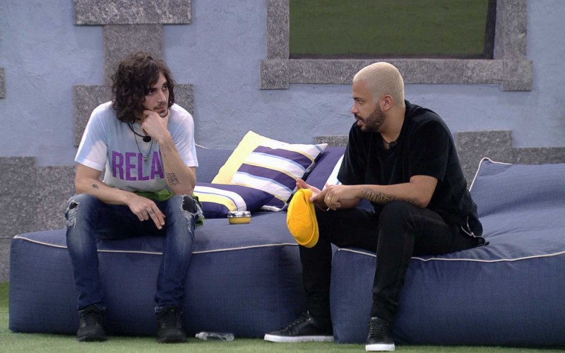 Projota conversa com Fiuk sobre atitudes do brother no BBB21: ‘Um pouco grosseiro’