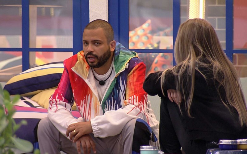 Projota diz para Carla Diaz sobre sister: