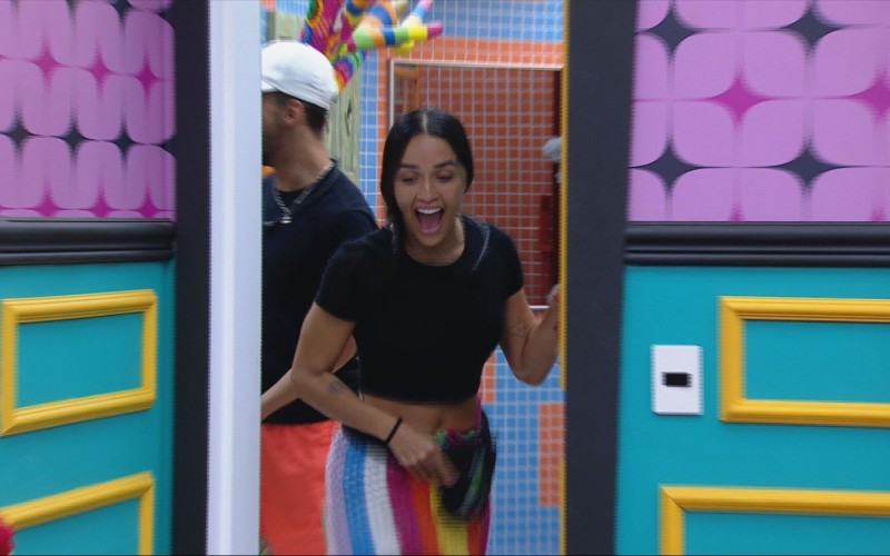 Quarto Anos 50 do BBB 25 é reaberto e brothers comemoram: