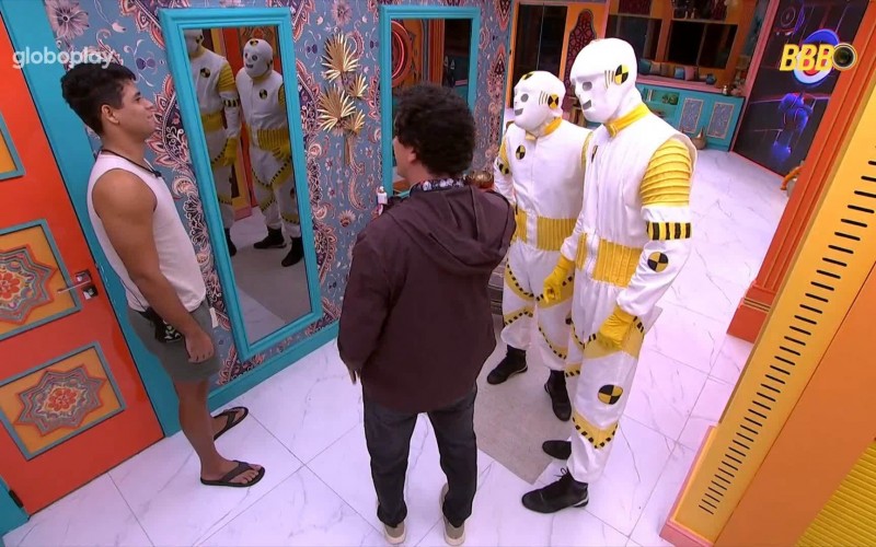 Rafael Portugal faz dinâmica do freeze com Finalistas do BBB 25: veja os vídeos