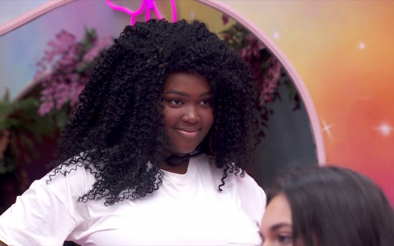 Raquele brinca com lace cacheada de Leidy Elin no Quarto Fada do BBB 24: