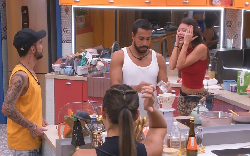 Renata conta sobre Oscar de Ainda Estou Aqui, e brothers do BBB 25 comemoram