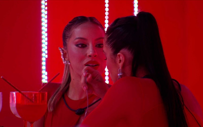 Renata conversa com Eva na Festa do BBB 25:
