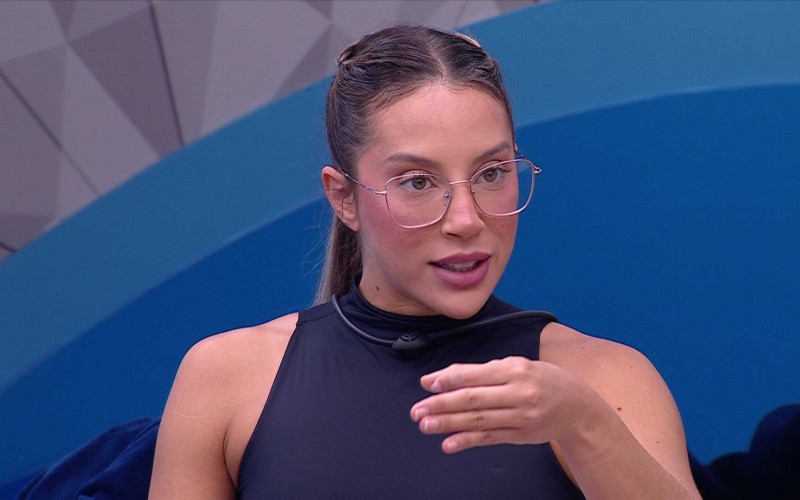 Renata critica postura de Aline no Quarto Fantástico: