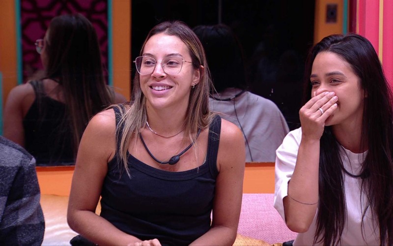 Renata descobre o tema de sua Festa da LÃder: