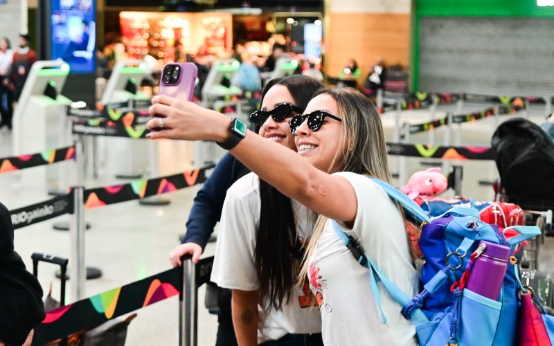 Renata e eva, do BBB 25, embarcam para Fortaleza