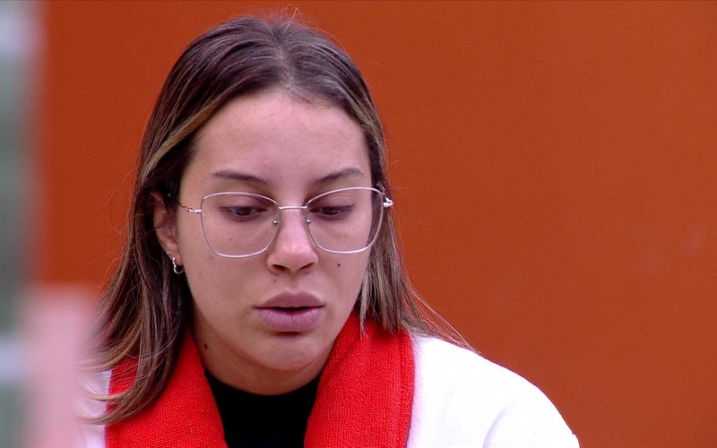 Renata ensaia justificativas para alvos Na Mira do Líder e aponta Aline: