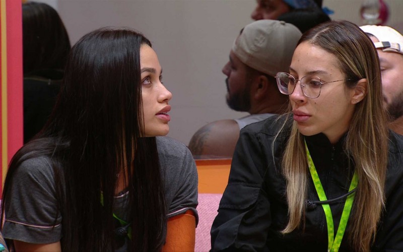 Renata fala com Eva sobre Diego e Daniele Hypolito: