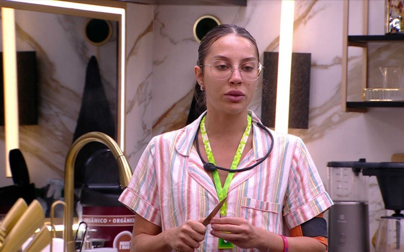 Renata prepara feijão no BBB 25 e brinca: