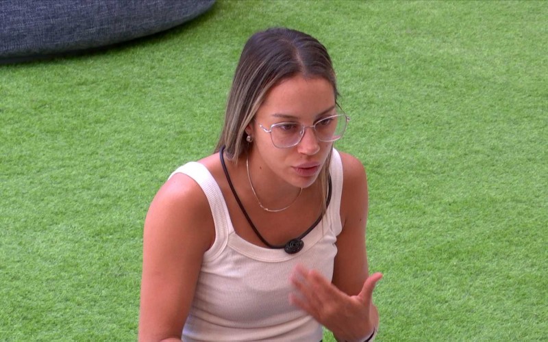 Renata lamenta desclassificação na Prova do Líder: