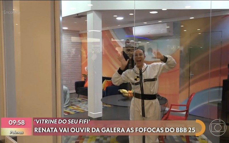 Renata tem primeiras interações com o público na Vitrine do Seu Fifi; assista!