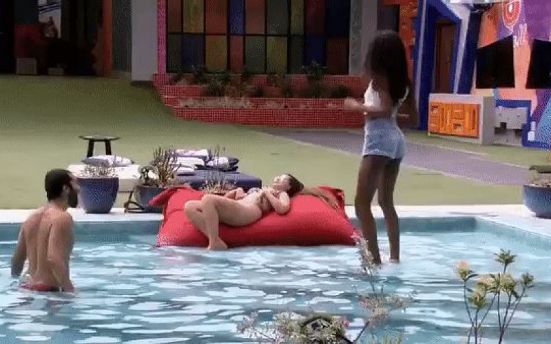 Resumo BBB21 01/05: papo sobre tretas antigas, desabafos, choro, especulações e banho de piscina agitam manhã e início da tarde