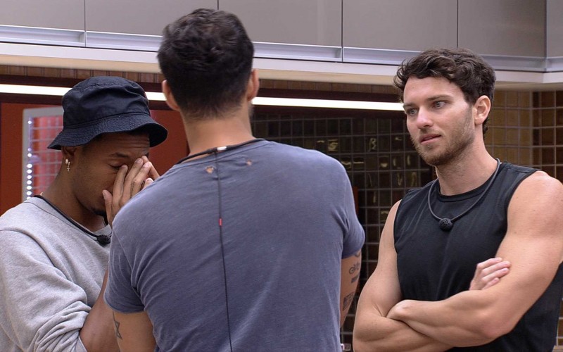 Rodrigo diz já estar ponderando no Queridômetro do BBB 22 e avalia emoji: