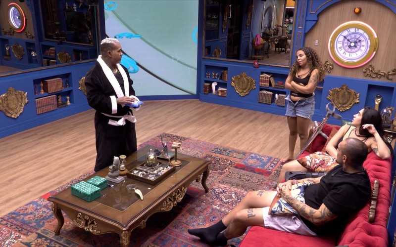 Rodriguinho e Pitel criticam o cabelo um do outro e fazem comparações