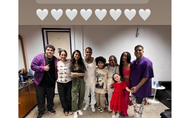 Rodriguinho é surpreendido em reencontro com filhos e neta após saída do BBB 24
