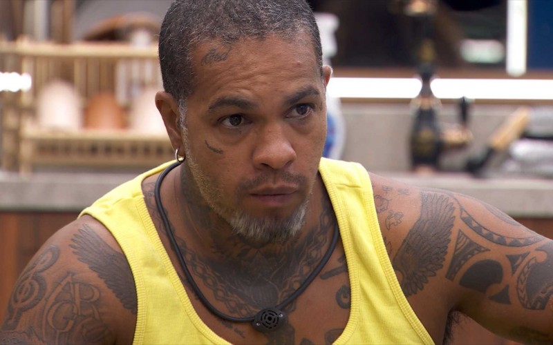 Rodriguinho revela que ele e a esposa querem adotar uma criança: