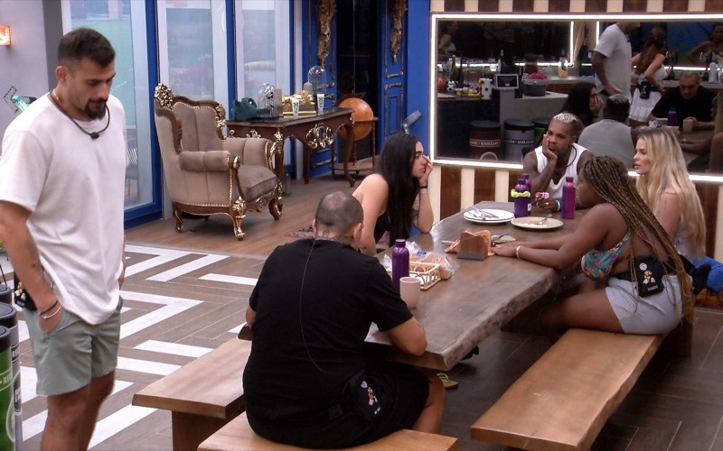 Rodriguinho tira sarro de Nizam, e Giovanna diz: