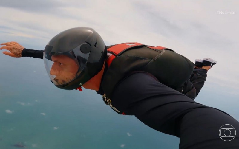 Salto de paraquedas, provas intensas e flerte: confira os melhores momentos da estreia do