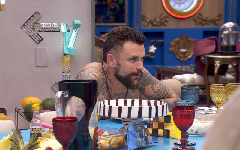 Sister perde estalecas e é criticada por brothers e Nizam diz: