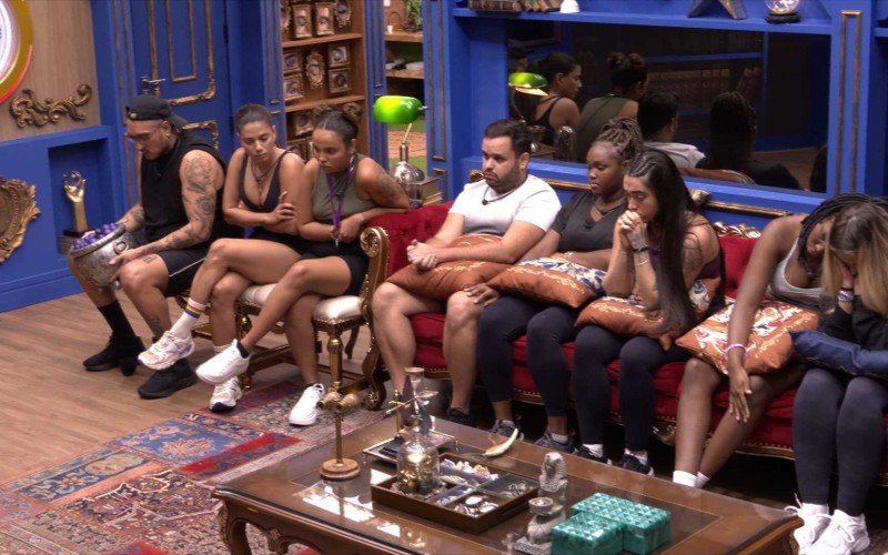 Tadeu Schmidt anuncia aos participantes do BBB 24 que Wanessa está bem:
