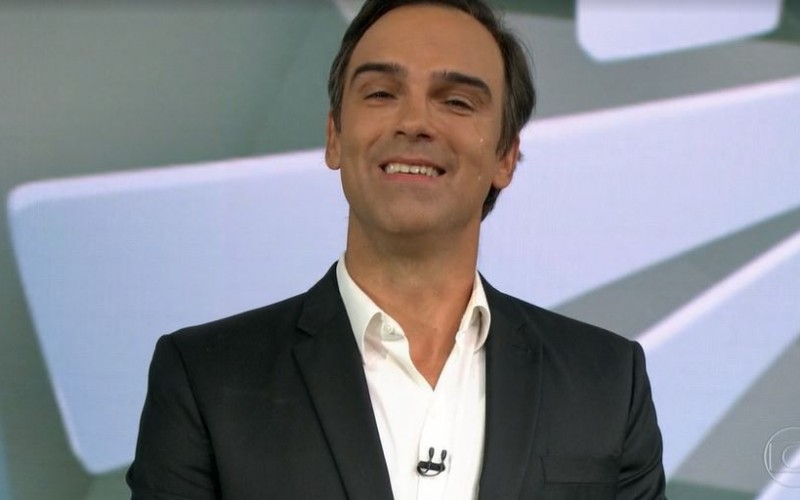 Tadeu Schmidt chora em despedida do