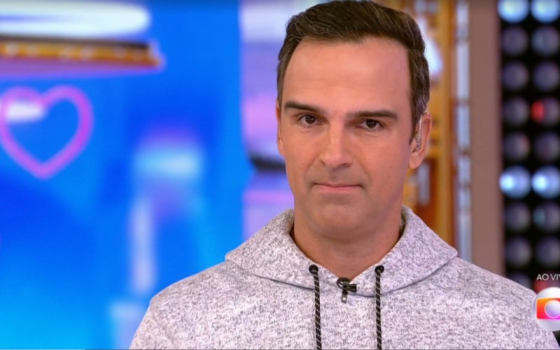 Tadeu Schmidt conversa com os emparedados Cezar, Domitila Barros e Gabriel no BBB 23